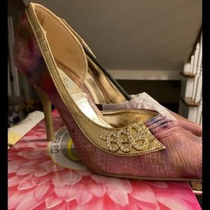 New Shoes by Bolaro Pink &.Multi Color Heels - Gold Trim 5 1/2 Medium